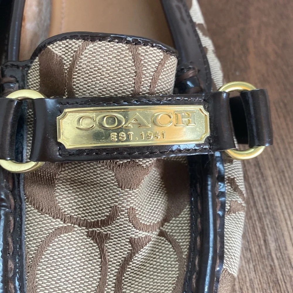 Coach Felisha Logo C Tan & Brown Loafer Flats Slip On Shoes, Women’s 9 B